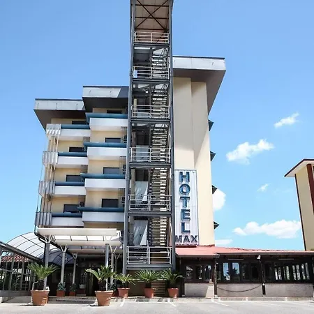 Max מלון 3*