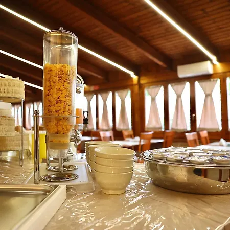 מלון Max אברסה