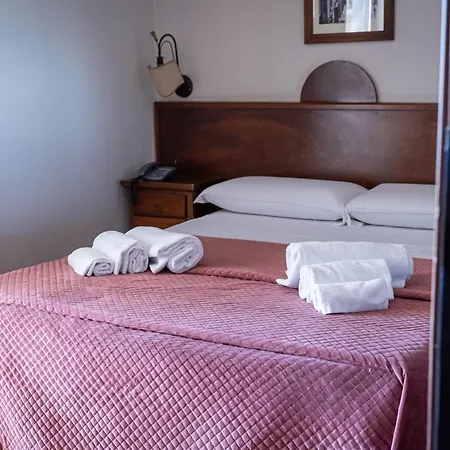 Max Szálloda Aversa